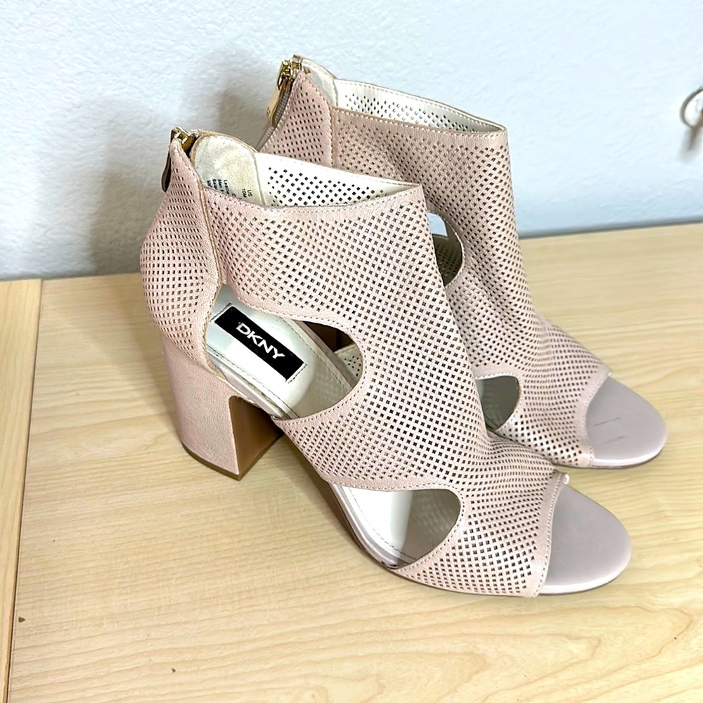 DNKY mesh/leader upper sandals size 10M